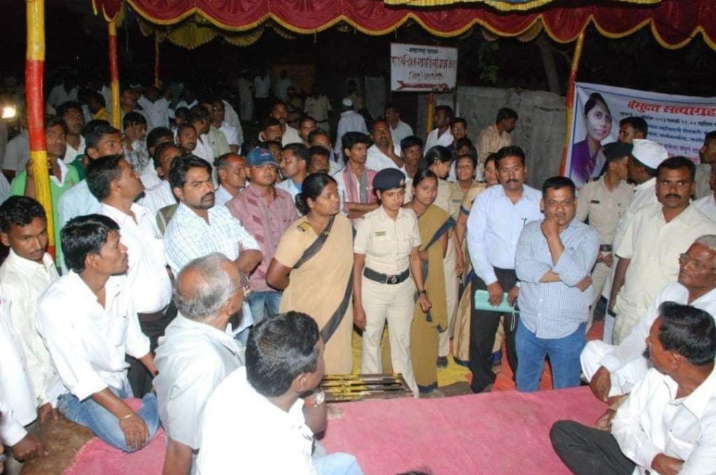 Atpadi Andolan Protest Crowd